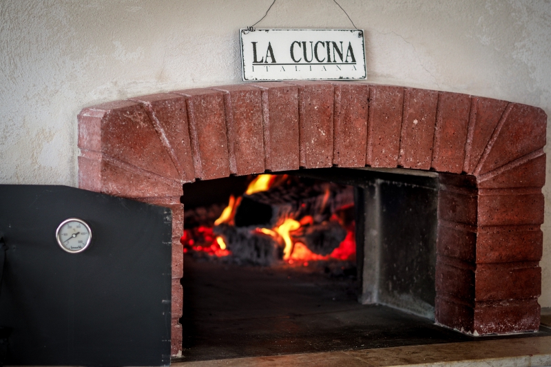 pizzeria-LE MUY-min_pizza-oven-1344719